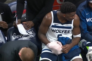 乐鱼在线-受伤病影响！爱德华兹19投7中&amp;三分11中1 得到17分2板4助1断