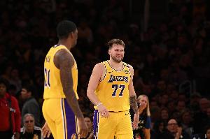 乐鱼平台-湖人能否回到此前的防守水平？电风扇：当然行 我们已证明过自己