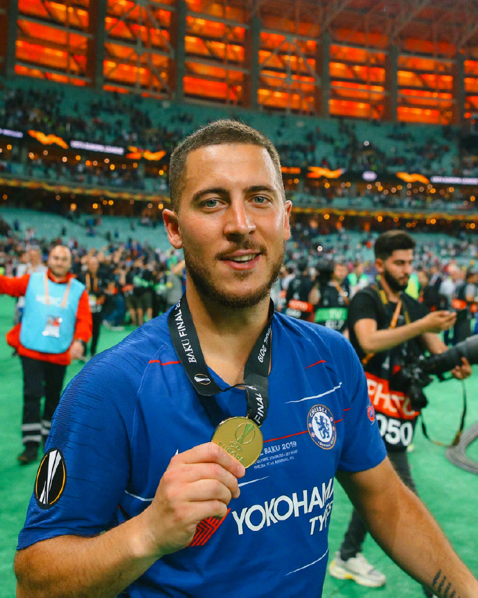 💙伟大的签约！2012年的今天，阿扎尔正式转会加盟切尔西