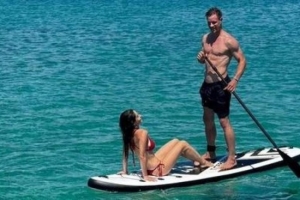 乐鱼官网-多队想签！世体：特尔施特根和女友在海岛度假，他希望留在巴萨