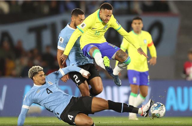 乐鱼官网-小熊难挑大梁 主帅没办法 巴西队缺乏整体和自信！