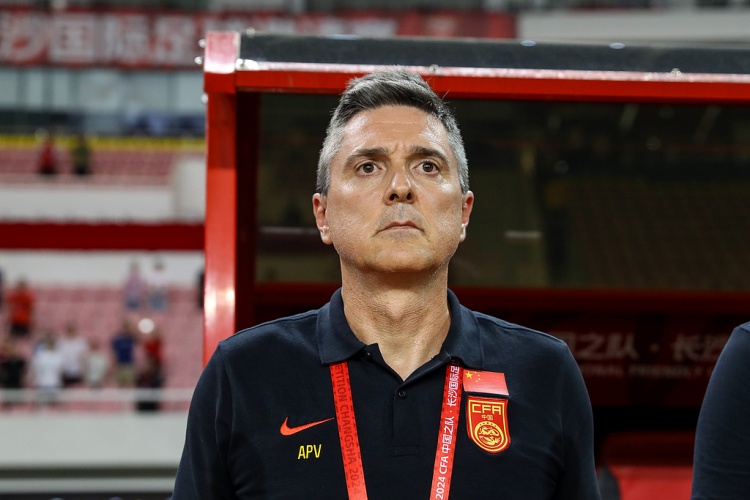 乐鱼在线-媒体观点：安东尼奥执教前景存疑，0506届球员需获更多出场机会