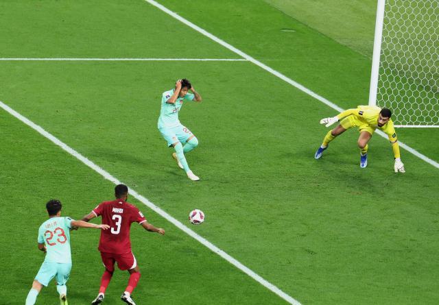 乐鱼官网-国足进攻三叉戟昙花一现 王牌复出难挽0进球尴尬